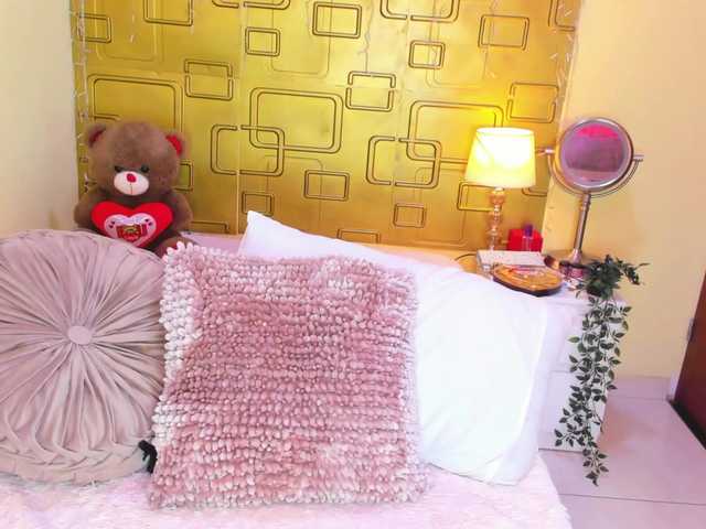 JuliaHaye's BongaCams show and profile