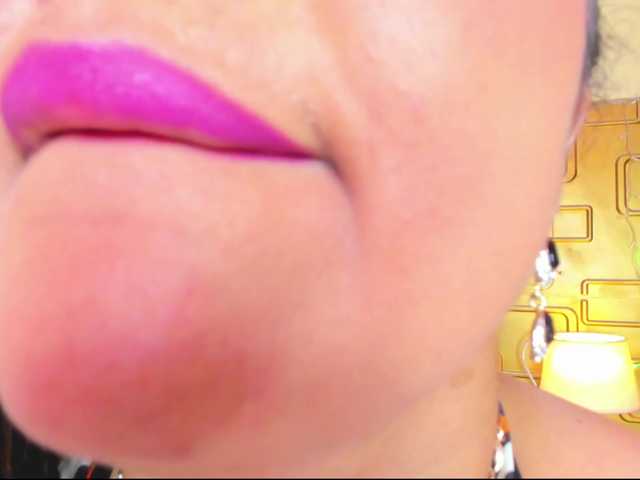 JuliaHaye's BongaCams show and profile