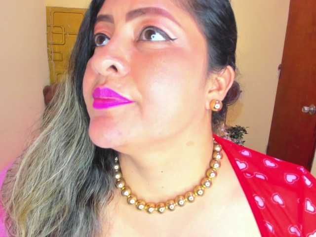 JuliaHaye's BongaCams show and profile