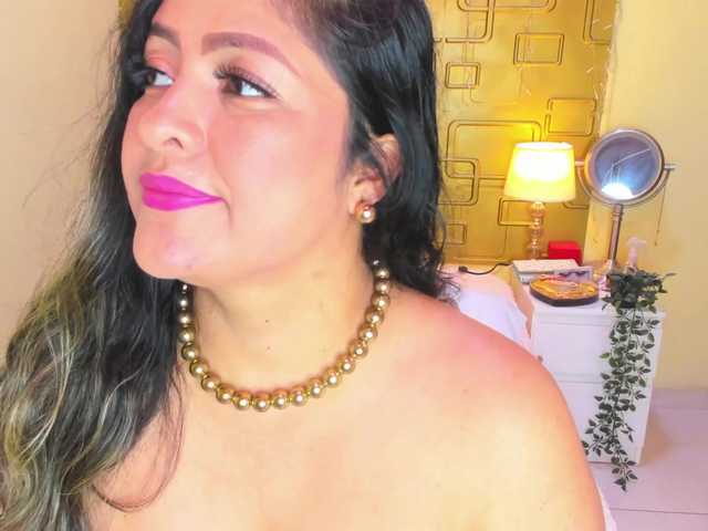 JuliaHaye's BongaCams show and profile