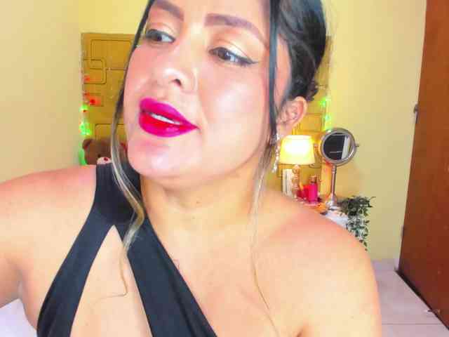 JuliaHaye Live Webcam on BongaCams