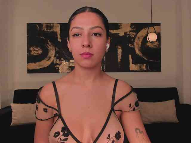 LelaWest webcam