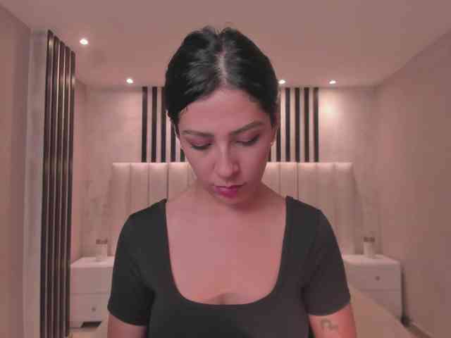 LelaWest webcam