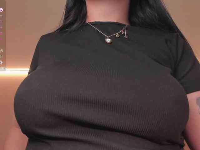 LelaWest webcam