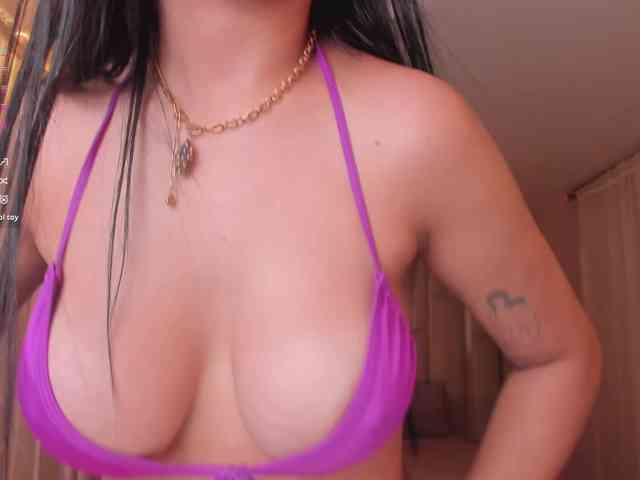 LelaWest webcam