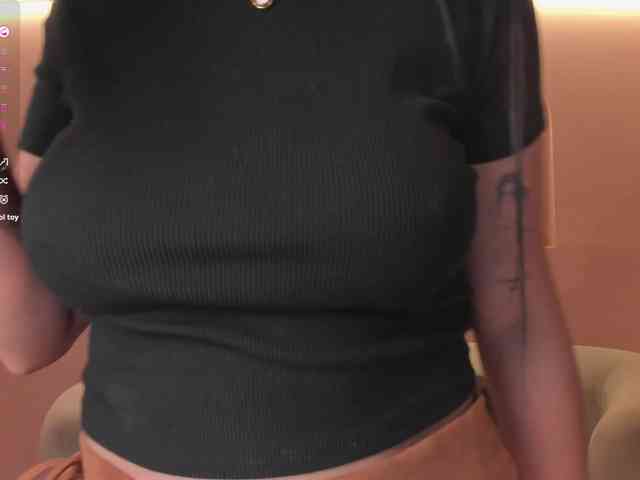LelaWest webcam