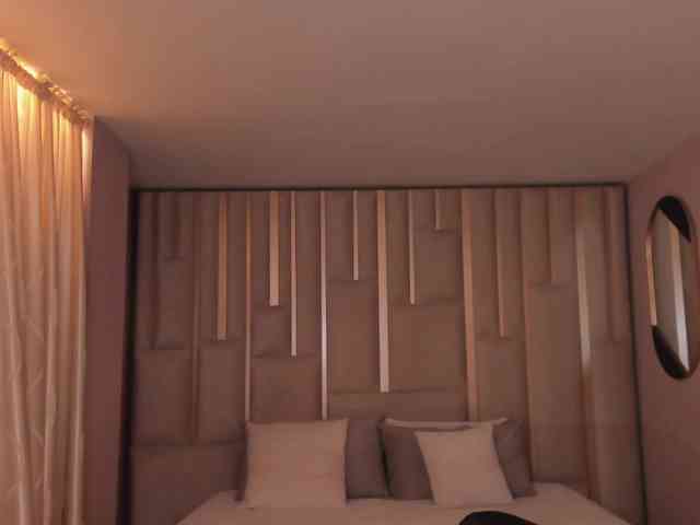 LelaWest webcam