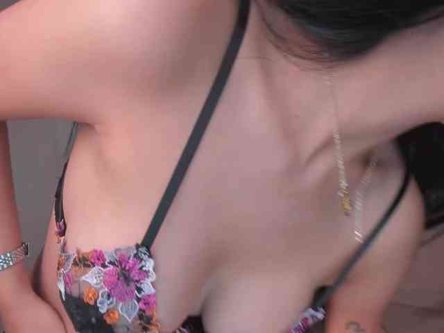 LelaWest webcam