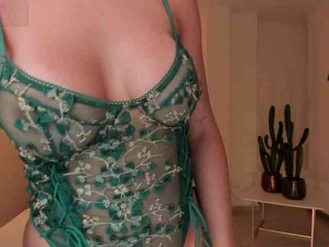 LelaWest webcam