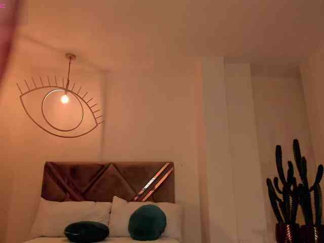 LelaWest webcam