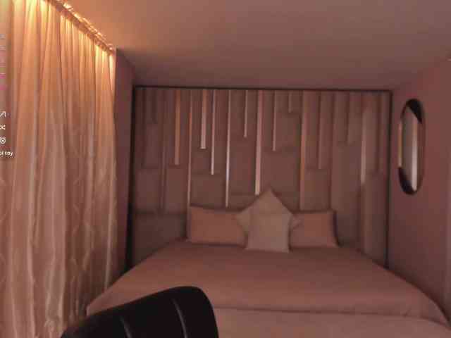 LelaWest webcam