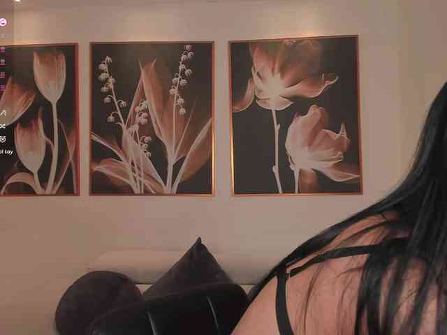 LelaWest webcam