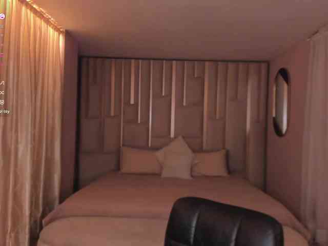 LelaWest webcam