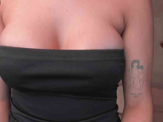 LelaWest webcam