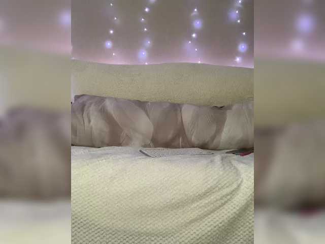 -Bombshell-'s BongaCams show and profile