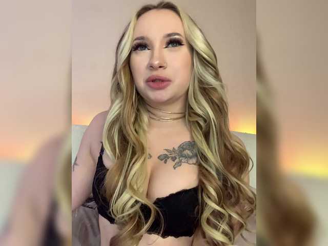 -Bombshell-'s BongaCams show and profile