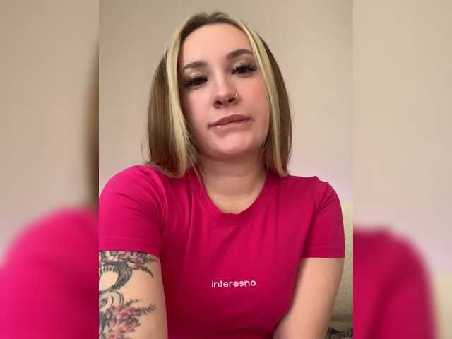 -Bombshell-'s BongaCams show and profile