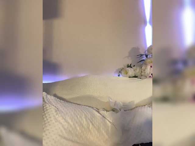 -Bombshell- live cam profile