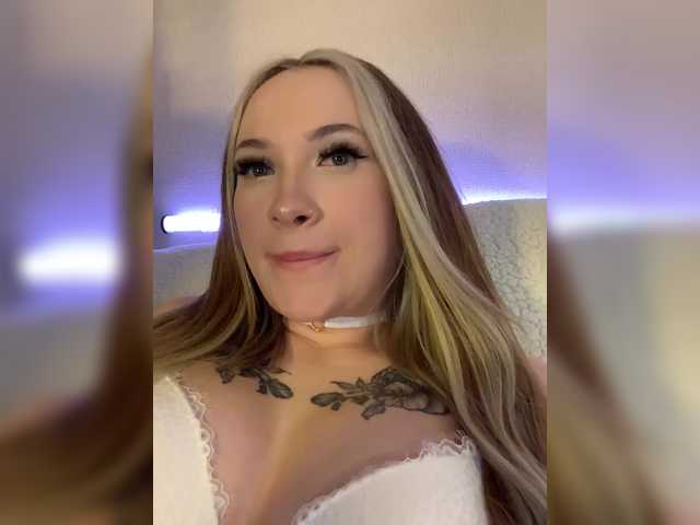 -Bombshell-'s BongaCams show and profile