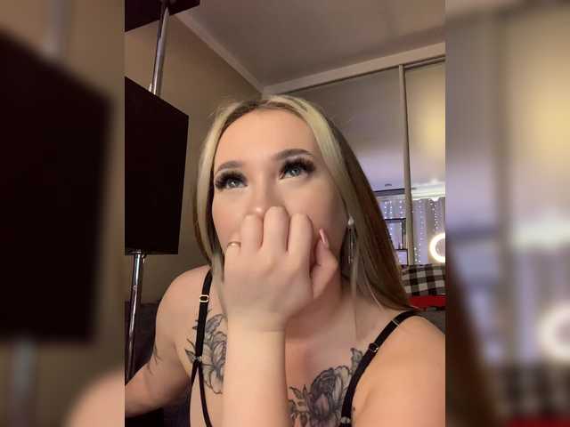 -Bombshell-'s BongaCams show and profile