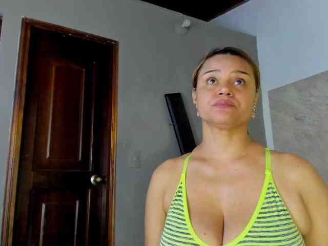SinthiaCollin webcam