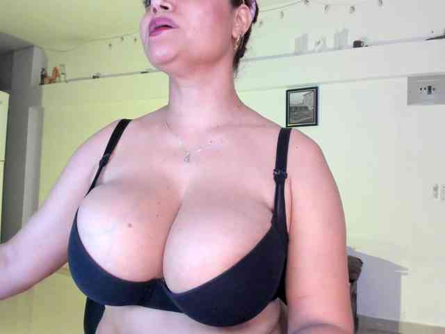 SinthiaCollin webcam