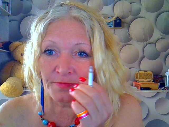 LizSage's BongaCams show and profile