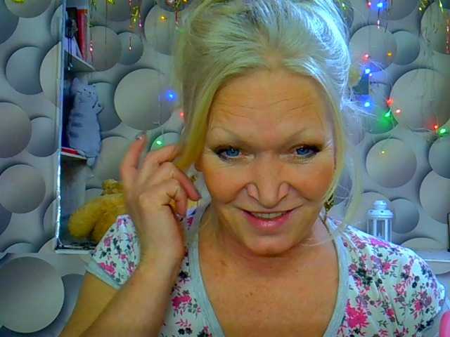 LizSage's BongaCams show and profile