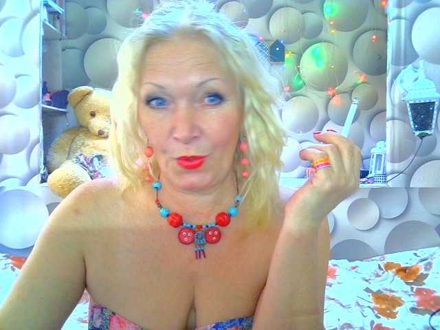 LizSage's BongaCams show and profile