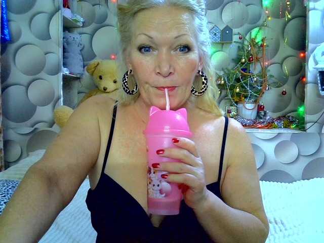 LizSage's BongaCams show and profile