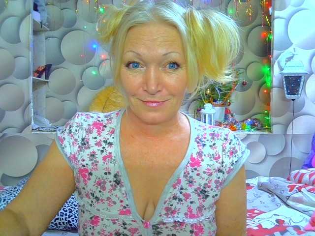 LizSage's BongaCams show and profile