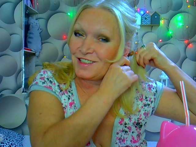 LizSage's BongaCams show and profile