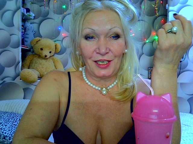 LizSage's BongaCams show and profile