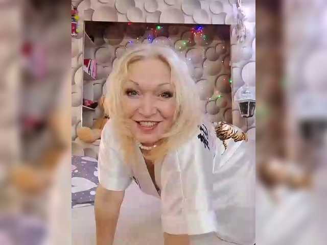 LizSage's BongaCams show and profile