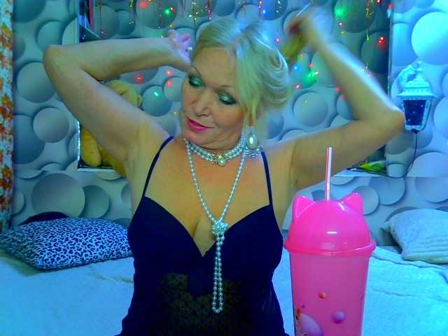 LizSage's BongaCams show and profile