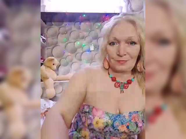 LizSage's BongaCams show and profile