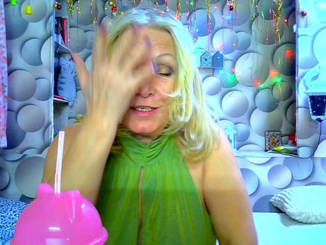 LizSage's BongaCams show and profile