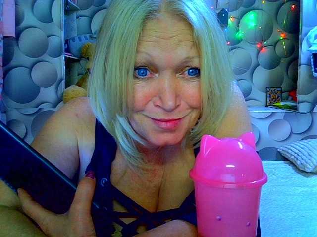 LizSage's BongaCams show and profile