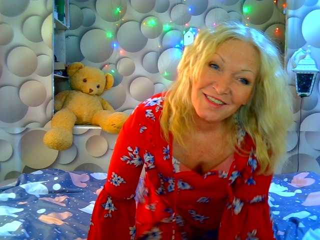 LizSage's BongaCams show and profile
