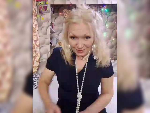 LizSage's BongaCams show and profile