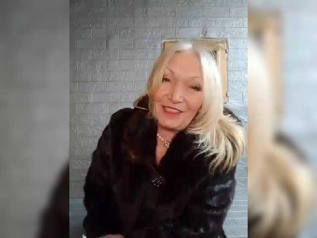 LizSage's BongaCams show and profile