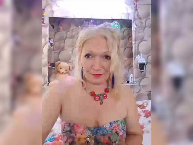 LizSage's BongaCams show and profile