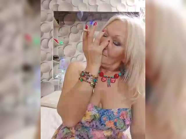 LizSage from BongaCams