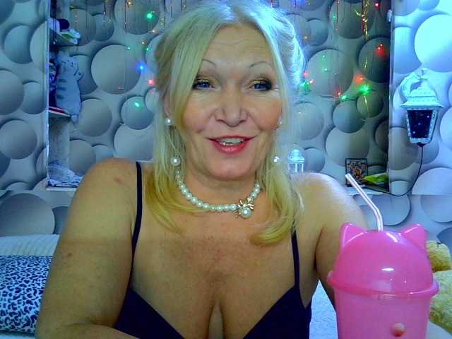 LizSage's BongaCams show and profile