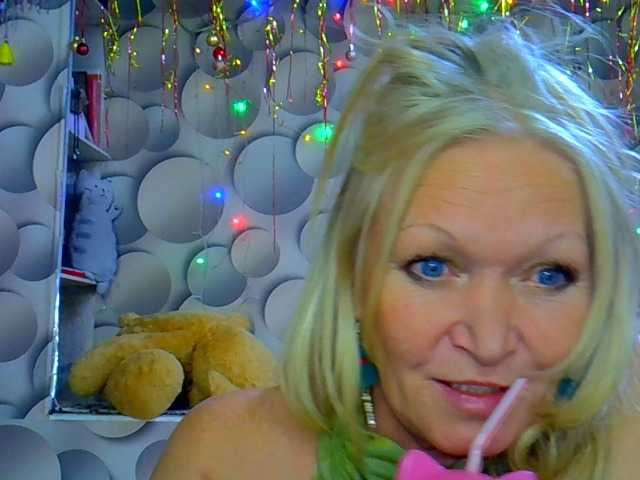 LizSage's BongaCams show and profile