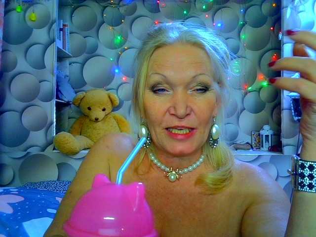 LizSage's BongaCams show and profile