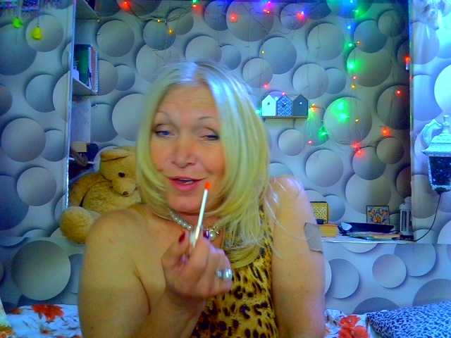 LizSage's BongaCams show and profile