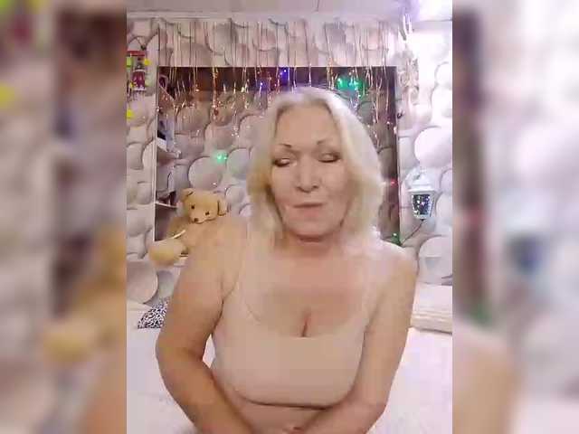 LizSage's BongaCams show and profile