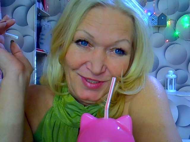 LizSage's BongaCams show and profile