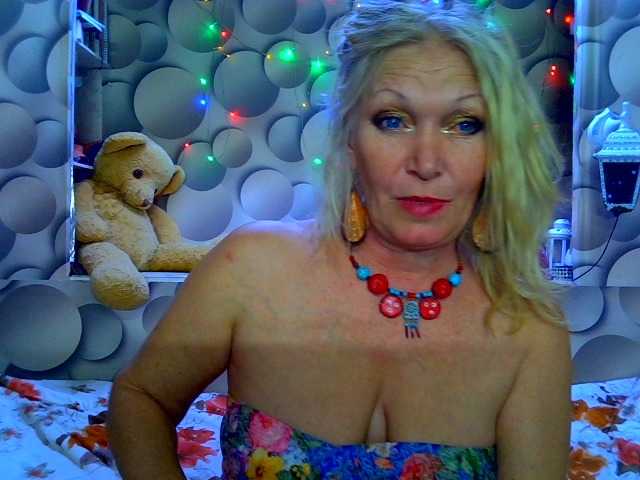 LizSage's BongaCams show and profile